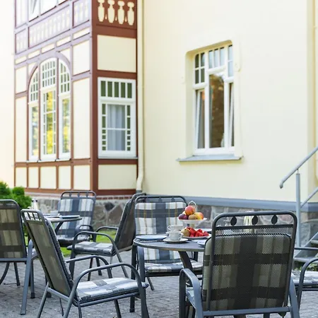 Hotel Am Haus 1 2 *